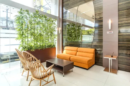 Max Hotel Отели рядом с достопримечательностью «Harian Kompas»