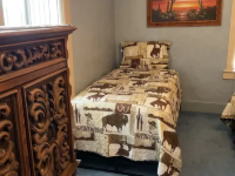 OLD WEST HIDEOUT - Large 2 Bedroom, One Block from Historic Route 66! Hotels in Seligman
