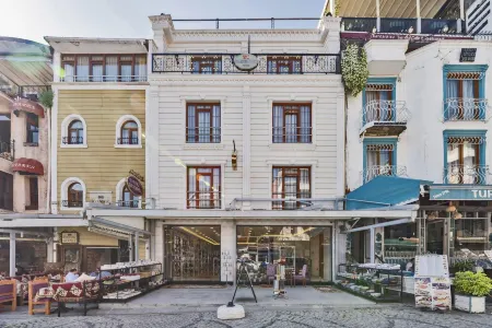 Magnaura House Hotel