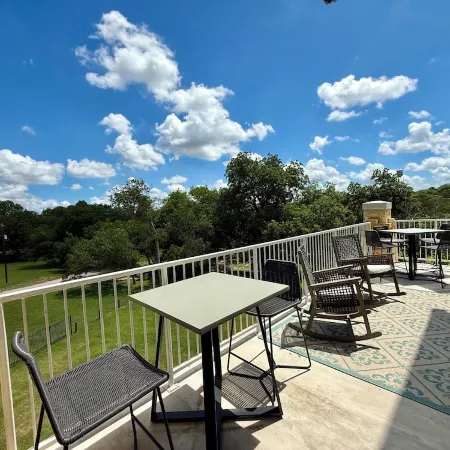 NEW Penthouse on the River-4 BR Corner Condo with Iconic Gruene Tower Views