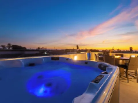 Sunset Serenity by Avantstay Rooftop w/ Hot Tub & Fire Pit, 3 Blocks to Beach! Hotels in Grover Beach