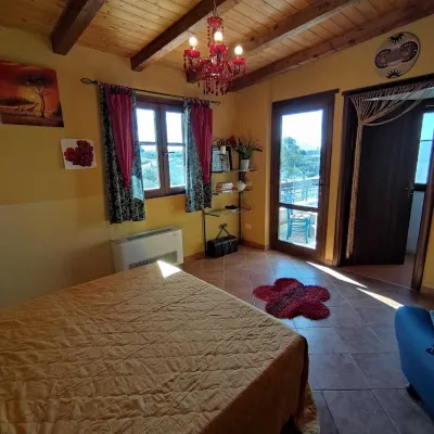 countryhouse Santo surrounded with olive trees very relaxing, sea view Hotels in der Nähe von Magaggiari Beach