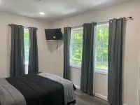 Welcome to New Paltz. Charming 3-bedroom house with AC, WIFI,