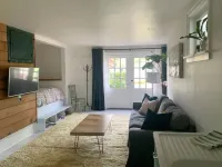 A Cozy Light-Filled Retreat in Queen Anne, Seattle William Traver Gallery 주변 호텔