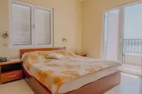 Hotel R - 3-Star