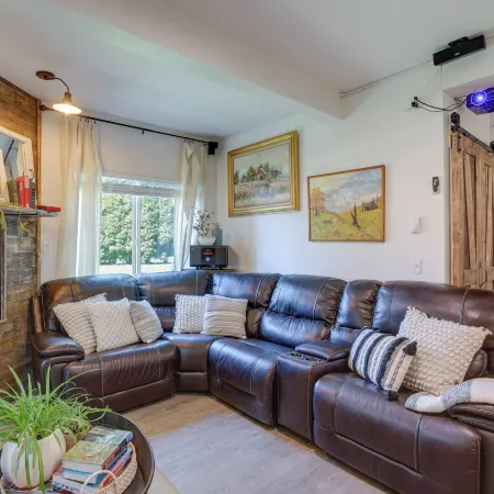 Farmhouse w/ Private Hot Tub < 1 Mile to Birch Bay