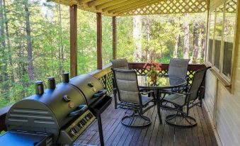 Private Cabin, 5-Min Drive to Hot Springs and Golf!