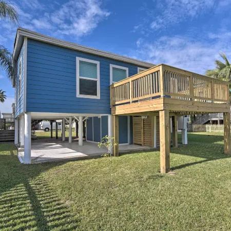Walk to Beach and State Park! Bungalow in Galveston