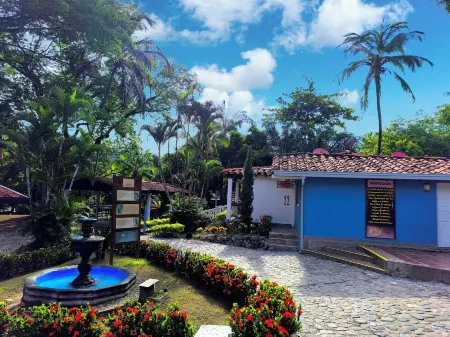 Hotel El Tesoro Отели в г. Sopetran