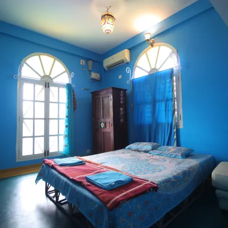 Holi-Wood Guesthouse