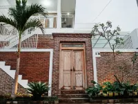 Emka Villa Hotels near Badut Temple