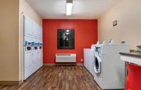 Extended Stay America Select Suites - Detroit - Roseville 그로쓰 포인트 우즈 호텔