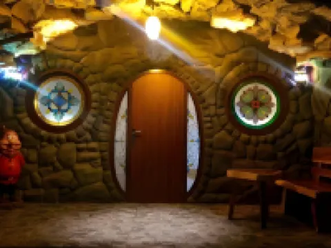 Seruni Hotel Hobbit House