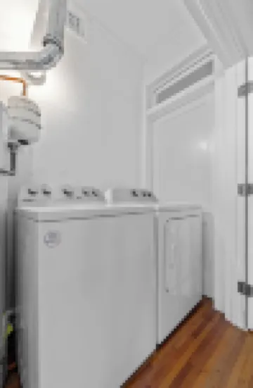 時尚的三卧室度假屋帶門廊和花園