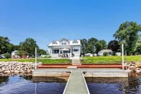 Water Views and Free Kayaks - Modern Waterside Sanctuary