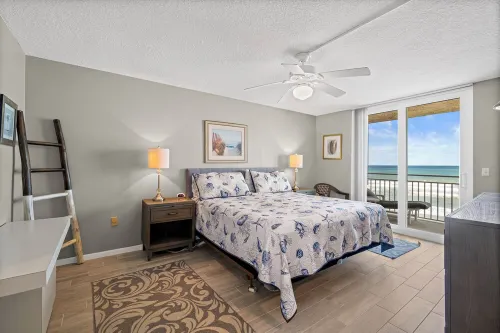 Ocean Front, Pool. Beautiful Beach Great for Surfing, Swimming and Walking!