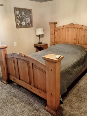 Charming 3-bedroom farmhouse in awesome Eufaula with Wi-Fi,  ,boat ramp and dock