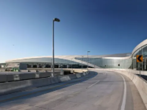 Spacious Modern Cottage with 5 Bedrooms Close to Airport, 黑普維爾酒店