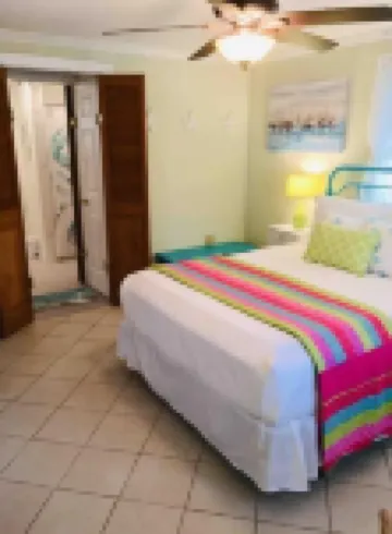 Sunny Daze Bungalow, sleeps 2 Adults
