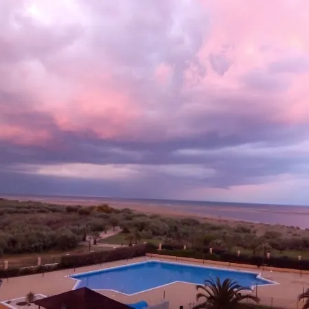 FIRST LINE BEACH LUXURY APARTMENT. SEA VIEWS