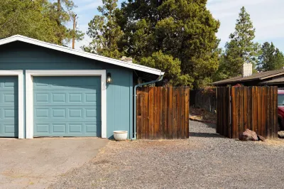 10min to Downtown Bend Chic 2bdr Hotels in 