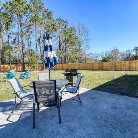 Surf City Off Island Retreat! 2.5 mi to beach - Flexible booking days!