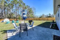 Surf City Off Island Retreat! 2.5 mi to beach - Flexible booking days!