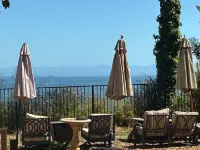 Cute Studio Spectacular-endless Ocean Views charming Depot Hill Capitola Village
