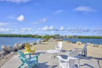 Tropical 2BR/2BA Getaway in Gorgeous Key Largo, Pool, Kayak, Lagoon, Marina,