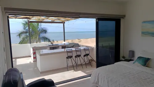 Puerto San Carlos Bay House & Tours -1st & 2nd Floor- Hotels in Comondu Municipality