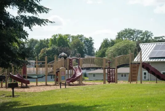 The Parkview House. Hot Tub, Arcade & Park!