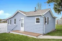 Beautiful boathouse with an all season hot tub, paddle boat and kayaks!