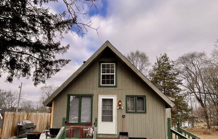 Cozy Cabin: Cute, Clean and 2 miles to Crystal Mtn. Resort!