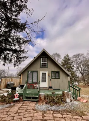 Cozy Cabin: Cute, Clean and 2 miles to Crystal Mtn. Resort! - 3-Star
