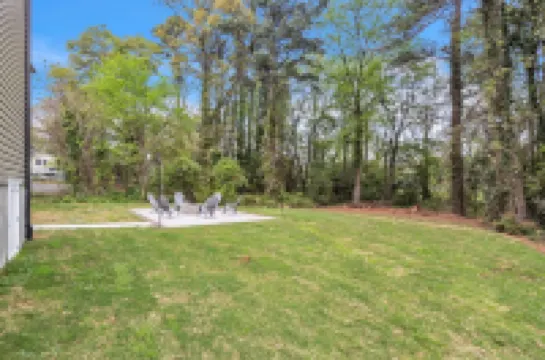 Family & Pets Welcome: 2BR in DT Greer w/ Fire Pit