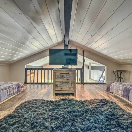 Cold Springs Escape: A/C, Hot Tub, Generator, Wifi