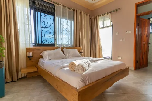 Cozy Lake View Apartment.