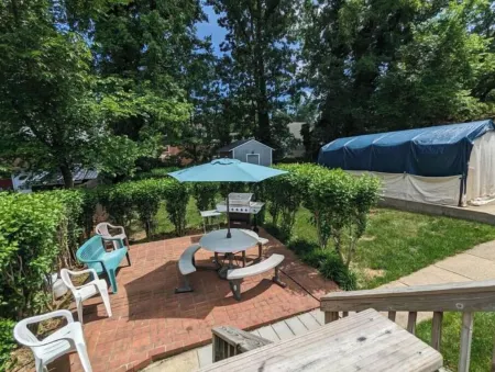 Hans' Villa - Charming 8 Bedroom Home with 2 Baths