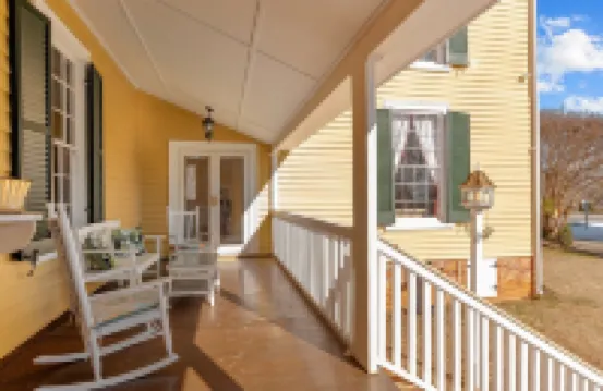 Historic Home, Sleeps 10, Vir 2 Miles,Hyco Lake 8 mi., Fire Pit, Historic Milton