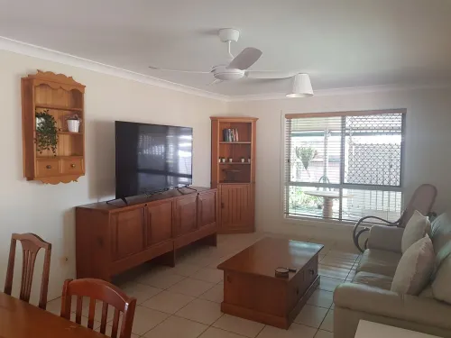 BANYA BLISS - quiet, cosy unit close to beach, cafes, bowls club and RSL Hotels in Bongaree