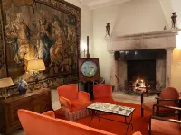 Propriété Composée de Deux Maisons, Près Cahors. Piscine, Pool House et Tennis فنادق في Montpezat-de-Quercy