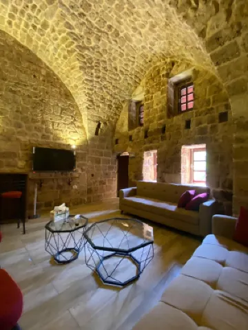 Nina’s House: Charming Loft in 700-Year-Old Gem in heart of Byblos Hotels in Byblos