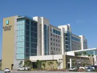إمباسي سويتس أونتاريو إيربورت - صديق للحيوانات الاليفة