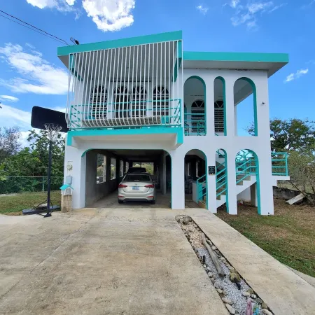 Beautiful home with 2 bedrooms 2 minutes from the beach.