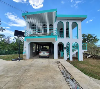 Beautiful home with 2 bedrooms 2 minutes from the beach.