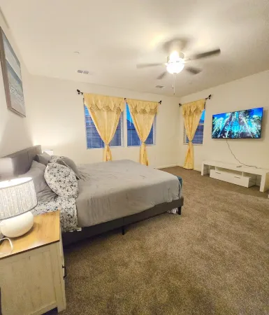 Sequoia Explorer's Retreat in Tulare, 3BDs/ 2.5 Baths, 5mins to Shopping Center