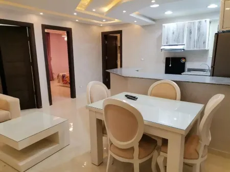 skyway Apartment cairo Отели рядом с достопримечательностью «Каирский университет»