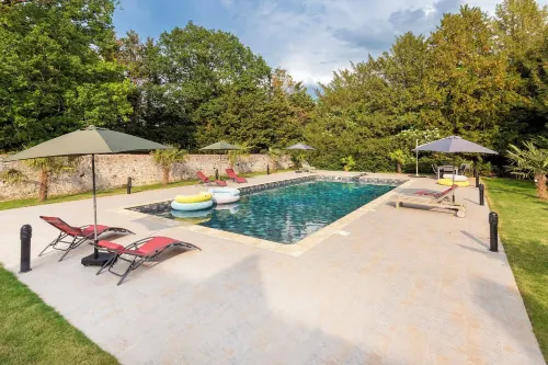 6 bedroom villa with swimming pool