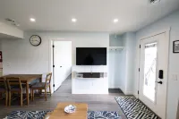 3-Beds (Sleeps 6), 2-Baths, Full Kitchen+PrivateEntrance, Ravine View
