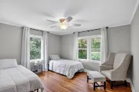 Fresh Air, Hot Tub, Parkway, Hiking, Biking, Pets, Farm, Shopping, Skiing